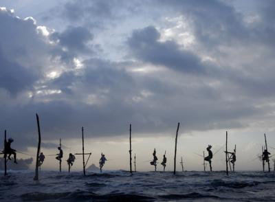 20100109095236-tsumani-pescadores-equilibristas-en-sri-lanka.jpg
