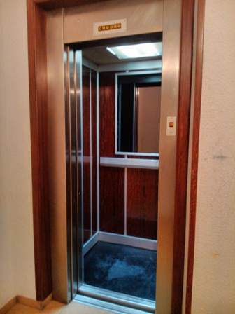 20140118080034-nina-del-ascensor-de-mi-casa-mariposa-ruben-lapuente.jpg